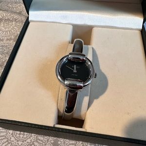 Gucci watch in silver with box